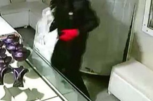 Gecə saatlarında cinayəti görən taksi sürücüsü yolunu dəyişdi - VİDEO - FOTO