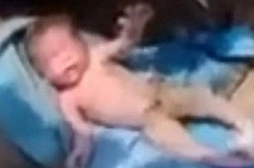 ÖLKƏ ŞOKDA! Qandonduran hadisə! 4-6 saatlıq körpəni diri-diri basdırdılar - VİDEO (+18)