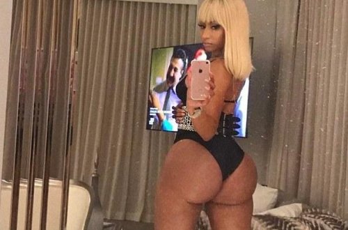 Niki Minajdan qalmaqallı foto