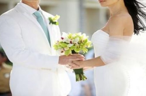 Gəlinin bakirəliyini bəyin dostları pozur - DƏHŞƏTLİ ADƏTLƏR