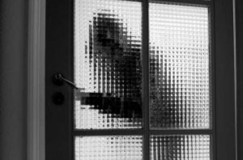 Salyanda evdən 18 min manat pul oğurlanıb