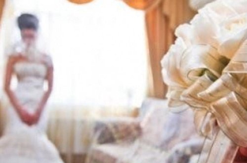 Gəlin toyda qızılların ağırlığından yeriyə bilmədi - VİDEO