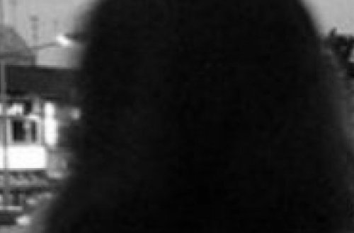 BİABIRÇILIQ! Qızı küçənin ortasında lüt soyundurdular, sonra... - video