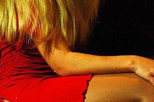 Baldızının şəkillərini kəsib, çılpaq qadınların üzünə yapışdırdı - FOTO