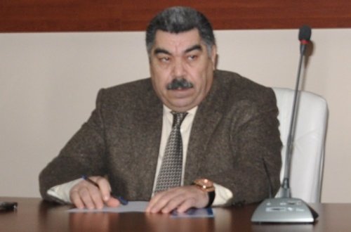 “Deputat atasına heykəl qoydurub, onu məcburi ziyarət etdirir” – VİDEO