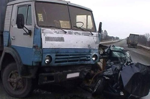 Bakıda zəncirvari qəza: “KaMAZ” minik avtomobillərinə çırpılıb