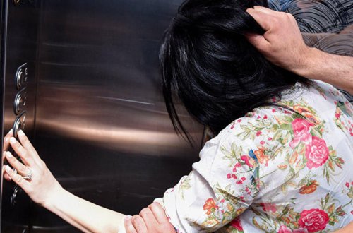 Bakıda qızıgilə gedən qadın yolda döyüldü