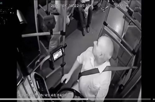 Avtobus sürücüsünə silah çəkən şəxsin kimliyi tam müəyyənləşdi – VİDEO