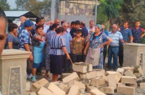 Göyçay İcra Hakimiyyəti mərkəzi bazarı bağladı, ara qarışdı - FOTO
