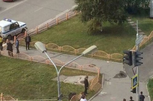 Surqutda naməlum şəxs bıçaqla insanlara hücum çəkib – VİDEO