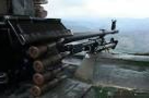 Cəbhədə silahlar susmur