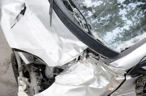 Qəbələdə yol polisi əməkdaşının avtomobili dərəyə aşdı