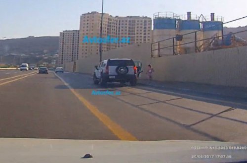 Bakıda “Hummer”dən düşən lüt qız kimdir? — VİDEO
