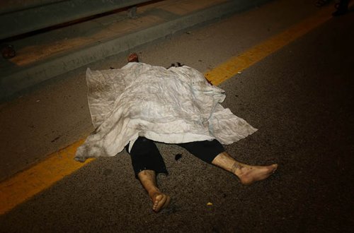 Maşın keçiddən keçməyən piyadanı vurub - Foto