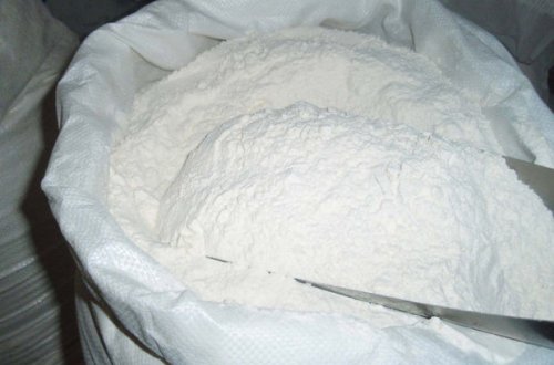 Çörək bişirmək üçün aldığı un kisəsindən müxtəlif həşərat və qurdlar çıxdı - VİDEO