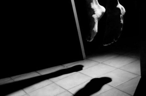 Abşeronda 26 yaşlı oğlan özünü tövlədə asdı