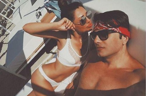 Validə oğlanla səmimi fotosunu paylaşdı