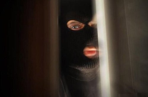 Paytaxtda evi qarət etmək istəyən şəxs tutuldu