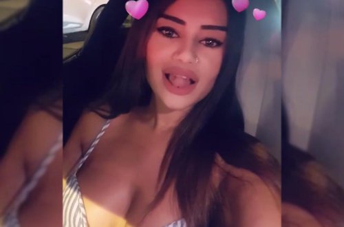 Naz sərxoş olub, içkini sinəsinə axıtdı - VİDEO