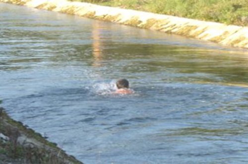 Bərdədə avtomobil kanala düşüb, iki uşaq boğulub — YENİLƏNİB