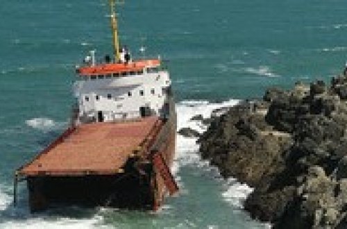 Kapitanı azərbaycanlı olan yük gəmisi ikiyə bölündü - Video