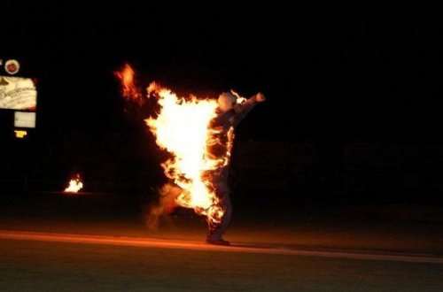 Bakıda 50 yaşlı qadın benzinlə özünü yandırdı