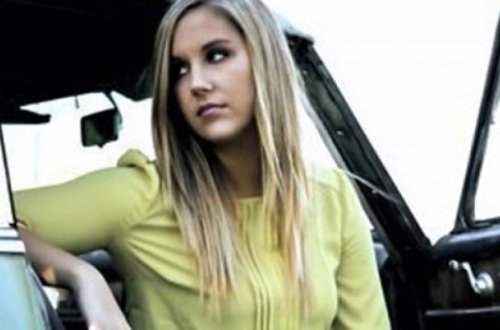 Bu müəlliməni parkda şagirdi ilə birgə tutdular - Məktəbdən qovuldu-FOTOLAR