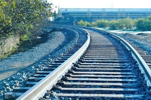 Şəmkirdə qatar gənc oğlanın üstündən keçib