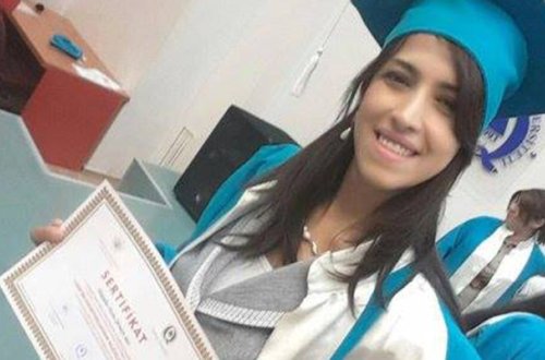 Xanım direktorun fotosu müzakirələrə səbəb oldu - Foto