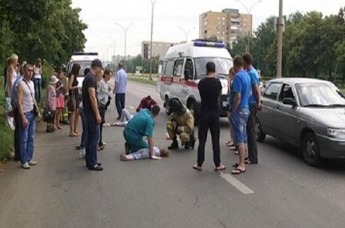 Ağstafada ağır qəza: Avtomobil ana və yeniyetmə qızını vurdu