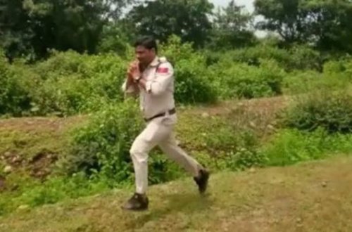 400 məktəblini xilas edən polisə 784 dollar mükafat verdilər – VİDEO