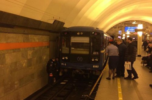 Sankt-Peterburq metrosu boşaldılır - Həyəcan