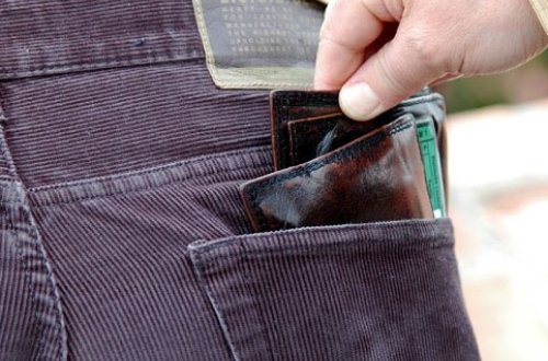 Bakıda kişinin cibindən 2300 manat oğurlandı