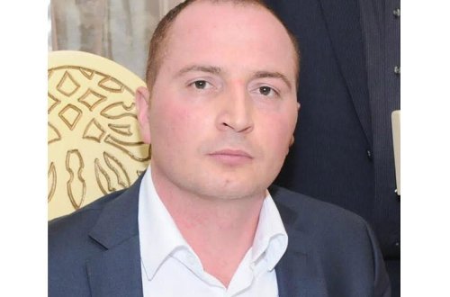 Keçmiş arvadını öldürən sabiq polis yenidən MƏHKƏMƏ QARŞISINDA - FOTO