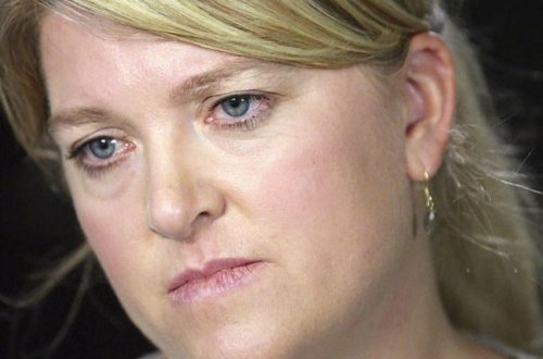 Qanunu pozmaq istəməyən tibb bacısını qandalladılar - VİDEO