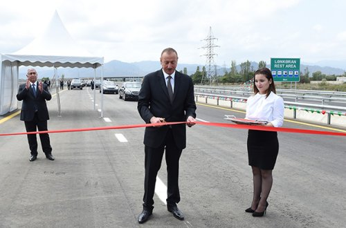 İlham Əliyev avtomobil yolunun açılışında iştirak edib - Foto