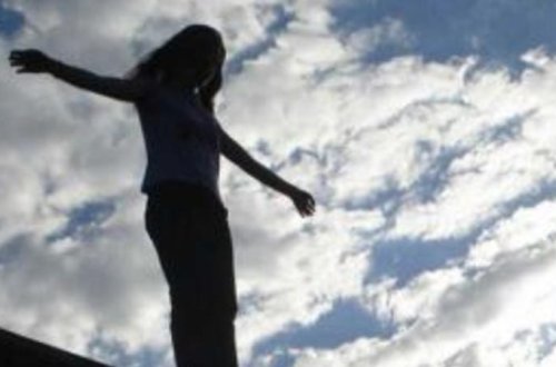 Mingəçevirdə DƏHŞƏTLİ MƏNZƏRƏ: Gənc ana 2 övladı ilə birlikdə özünü öldürmək istədi