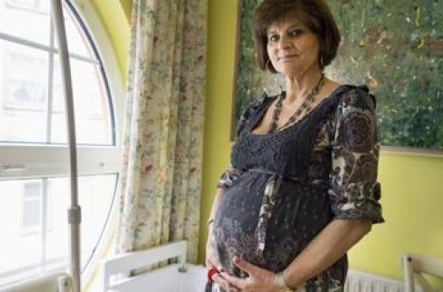 62 yaşında ana olmağa hazırlaşan qadın - FOTO