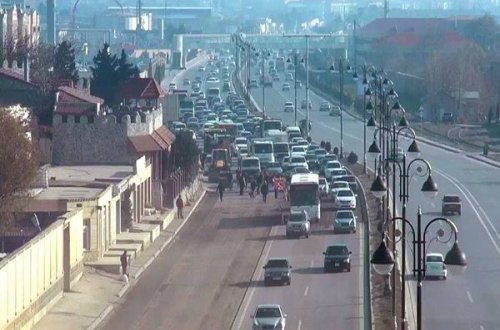 Bakının ən böyük prospektlərindən birində zəncirvari qəza