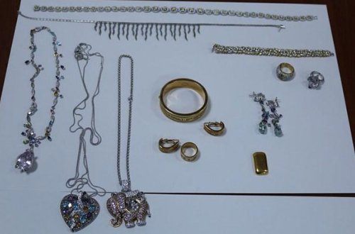 Qayınanasının qızıllarını oğurladı