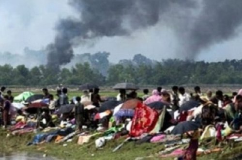 Myanmadan DƏHŞƏTLİ GÖRÜNTÜLƏR: Müsəlmanları bir yerə toplayıb yandırırlar (VİDEO, FOTO)