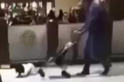 Ərəb kişi qəsdən uşağı araba ilə əzdi - VİDEO 