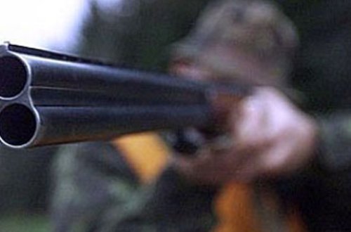 Mağaza sahibini tüfənglə hədələyib döydülər - GƏNCƏDƏ