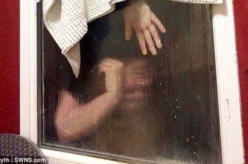 Qız görüş zamanı pəncərə çərçivəsinə ilişib-qaldı – FOTO