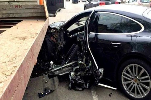 Bakıda minik avtomobili ilə evakuator toqquşdu: Ölən var