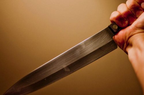 Bakıda 17 yaşlı oğlan özünü bıçaqladı