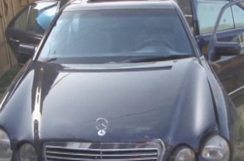 23 yaşlı qızı vuran avtomobil yoldan çıxaraq aşdı: 2 yaralı - VİDEO