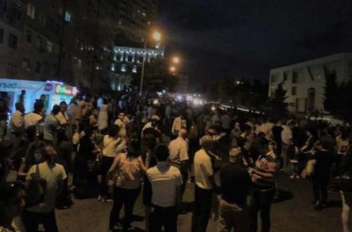 Bakıda yollar bağlandı, yüzlərlə insan küçələrdə qaldı - Fotolar