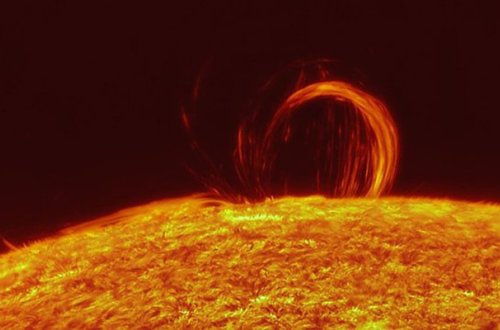 Günəşdə güclü partlayış olub