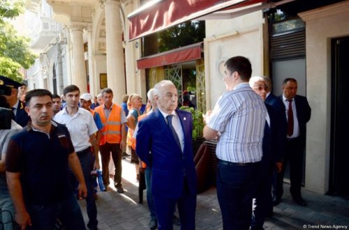 Qalmaqallı “26” kafesi sökülür - Abutalıbov hadisə yerində/ FOTOLAR